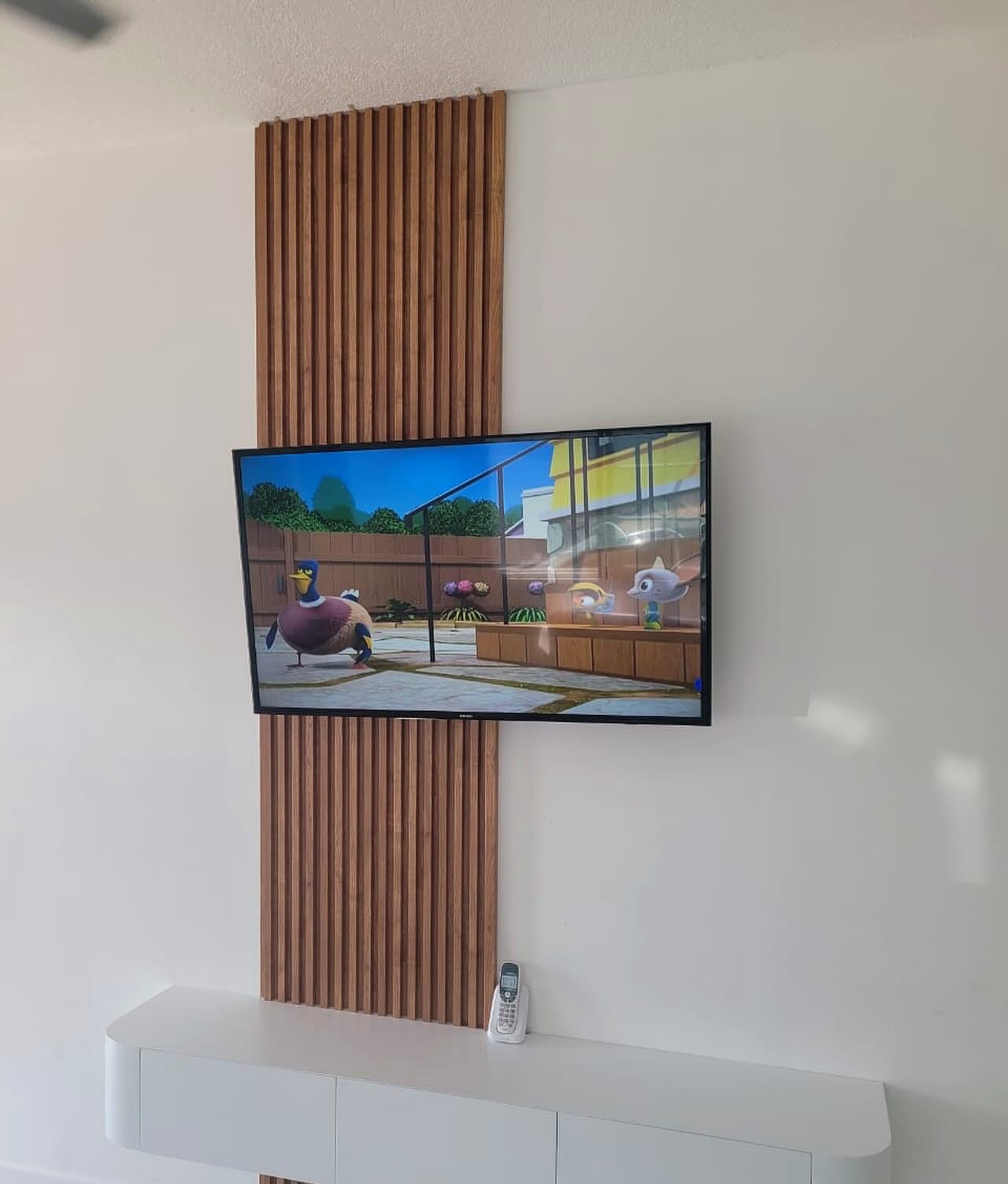Simple and Elegant Nogal Natural with 70 floating shelf in